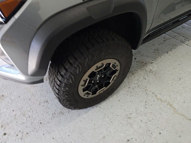 Pre-Owned 2023 Chevrolet Colorado ZR2 - photo - 8