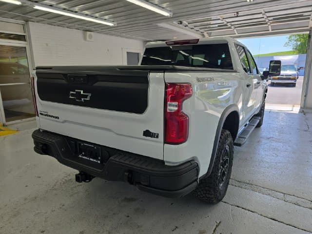 Pre-Owned 2024 Chevrolet Silverado 1500 ZR2 - photo - 4