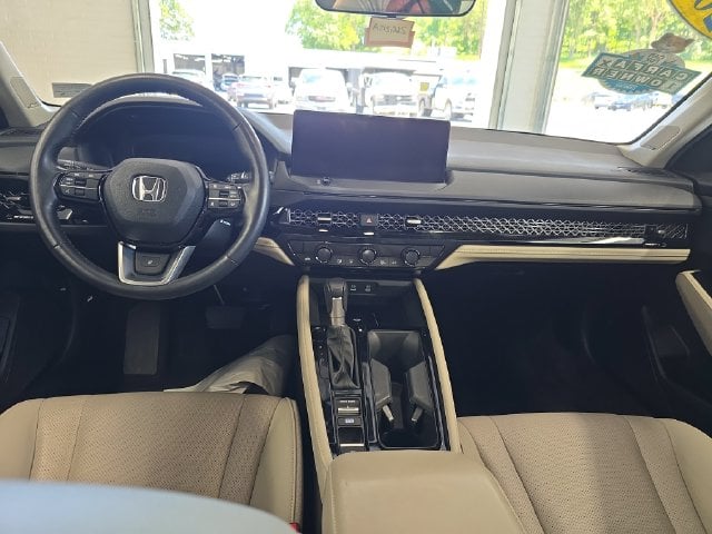 Pre-Owned 2025 Honda Accord Hybrid Touring - photo - 10