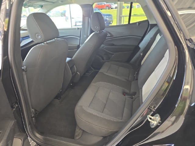 Pre-Owned 2025 Chevrolet Trax LS - photo - 9