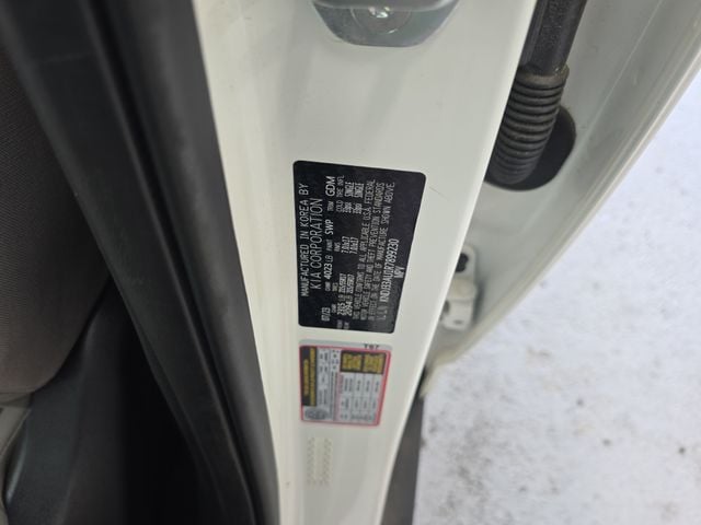 Pre-Owned 2024 Kia Soul EX - photo - 14