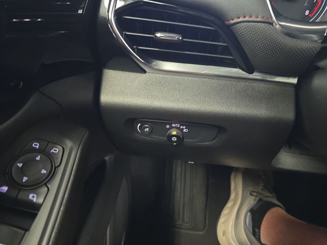 Pre-Owned 2023 Chevrolet Traverse RS - photo - 20