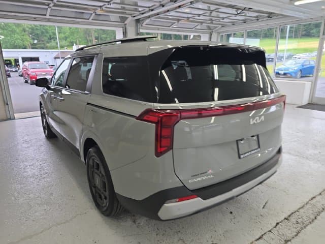 Pre-Owned 2025 Kia Carnival Hybrid EX - photo - 2