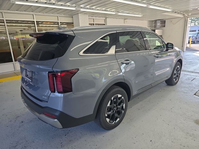 Pre-Owned 2024 Kia Sorento S - photo - 5
