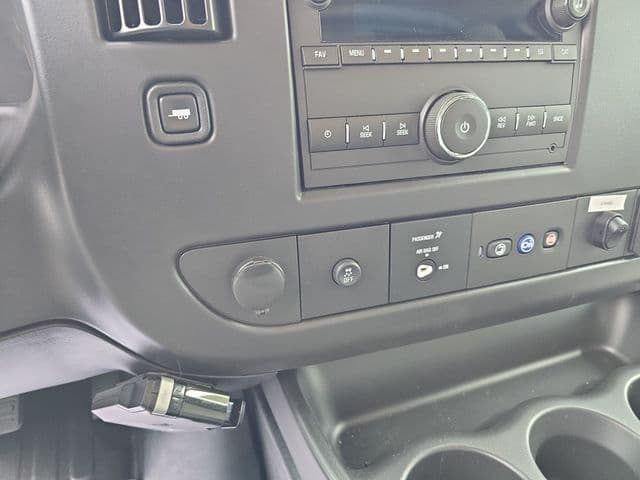 New 2025 Chevrolet Express 3500 Work Van - photo - 16