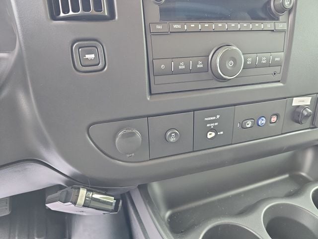 New 2025 Chevrolet Express 3500 Work Van - photo - 16