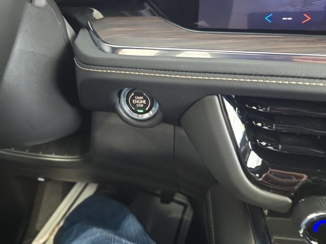 Pre-Owned 2025 Chevrolet Suburban Premier - photo - 19