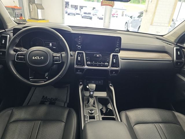 Pre-Owned 2023 Kia Sorento X-Line EX - photo - 10