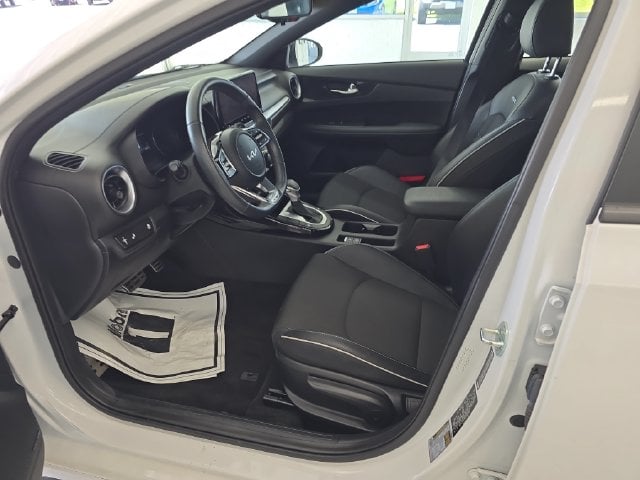 Pre-Owned 2024 Kia Forte GT-Line - photo - 13