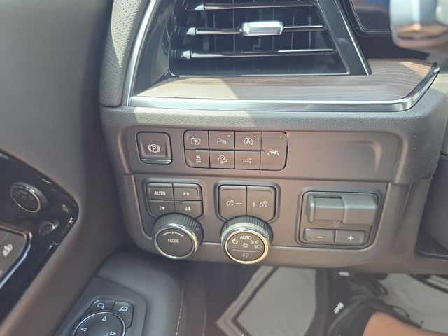 New 2026 Chevrolet Suburban Premier - photo - 19