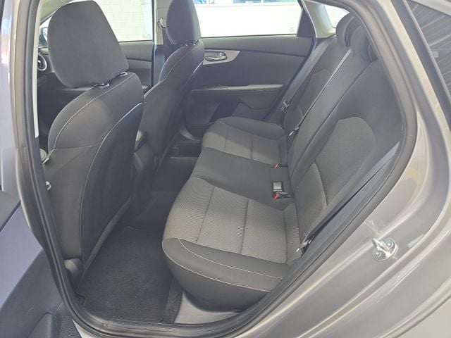 Pre-Owned 2024 Kia Forte LXS - photo - 9