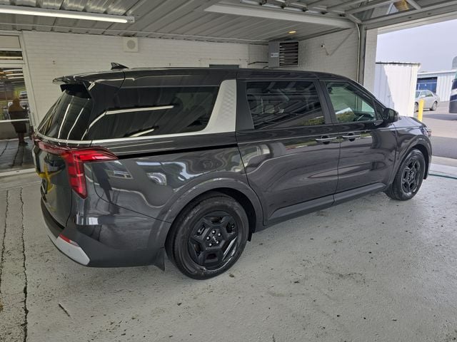 Pre-Owned 2025 Kia Carnival LXS - photo - 5