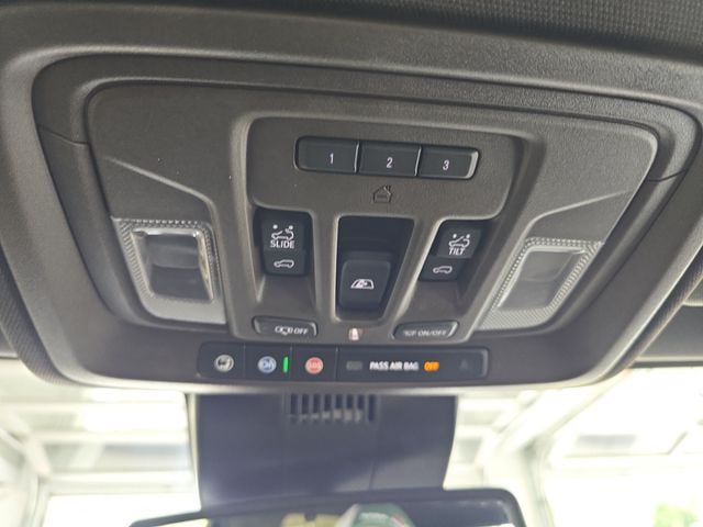 Pre-Owned 2024 Chevrolet Silverado 1500 LTZ - photo - 23