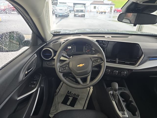 New 2026 Chevrolet Trax LS - photo - 11