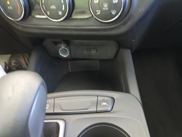 Pre-Owned 2025 Chevrolet Trax LS - photo - 20