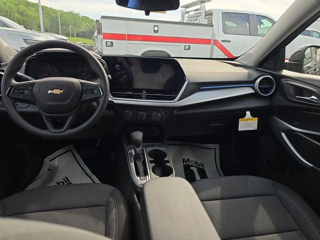 New 2026 Chevrolet Trax LS - photo - 10