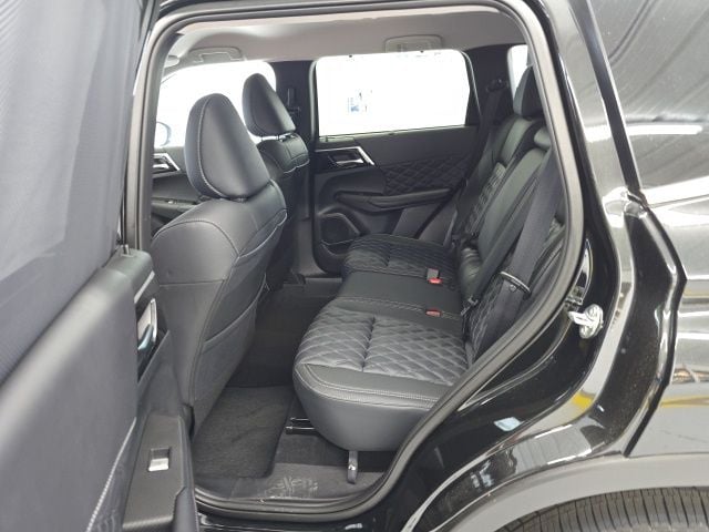 Pre-Owned 2024 Mitsubishi Outlander SEL - photo - 19