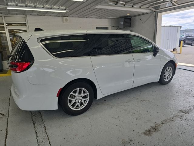 Pre-Owned 2024 Chrysler Pacifica Touring L - photo - 5