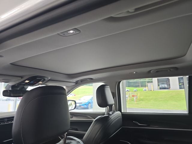 Pre-Owned 2022 Jeep Grand Cherokee L Limited - photo - 12