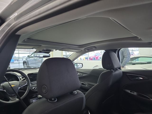 Pre-Owned 2024 Chevrolet Malibu LT - photo - 12