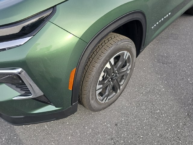 New 2027 Chevrolet Traverse LT - photo - 8