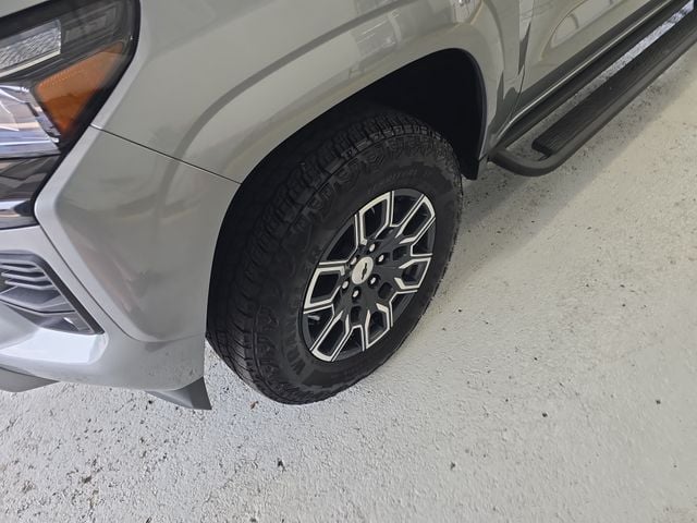 Pre-Owned 2025 Chevrolet Colorado Z71 - photo - 8