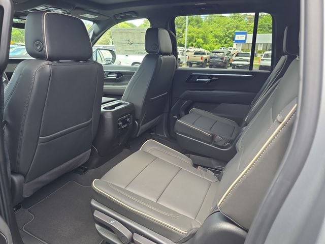 New 2026 Chevrolet Suburban Premier - photo - 9