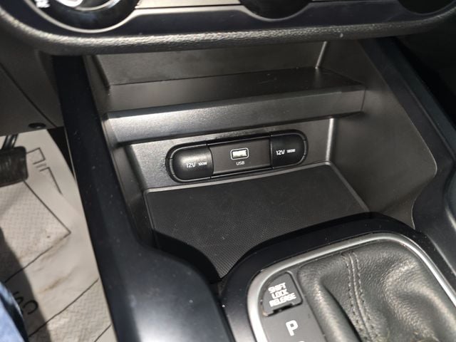 Pre-Owned 2025 Kia Soul LX - photo - 20