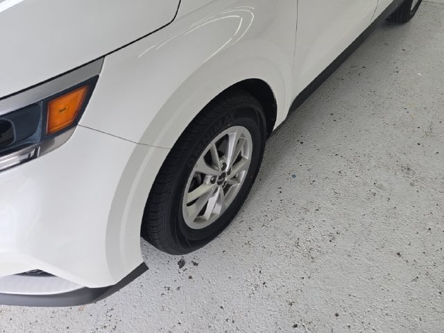 Pre-Owned 2024 Kia Carnival LX - photo - 8