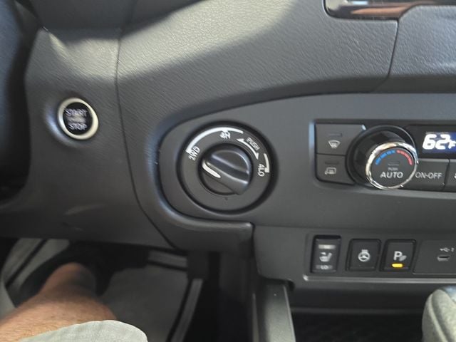 Pre-Owned 2024 Nissan Frontier SV - photo - 22