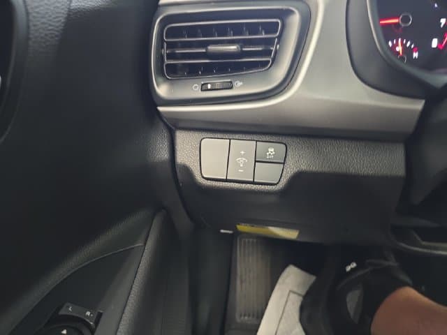 Pre-Owned 2020 Kia Rio S - photo - 19