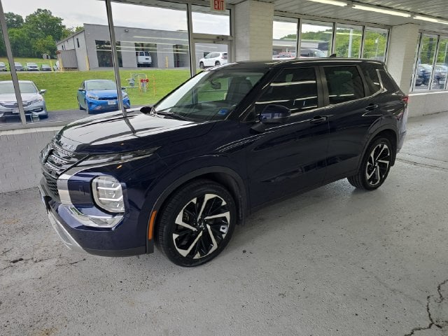 Pre-Owned 2023 Mitsubishi Outlander SE - photo - 1