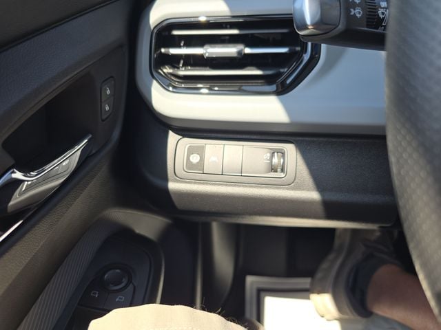 New 2027 Chevrolet Bolt EV LT - photo - 18