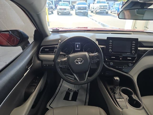 Pre-Owned 2022 Toyota Camry SE - photo - 11