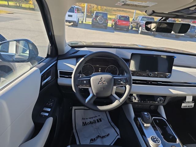 Pre-Owned 2025 Mitsubishi Outlander SE - photo - 11