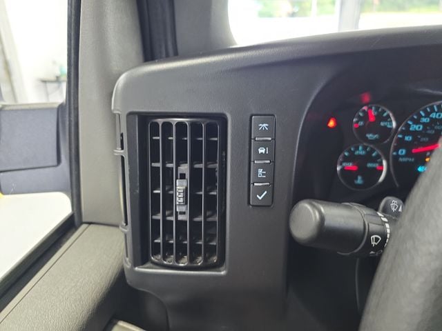 Pre-Owned 2025 GMC Savana 3500 LT - photo - 20