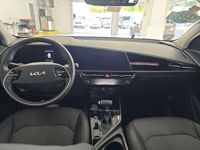 Pre-Owned 2025 Kia Niro EX - photo - 10