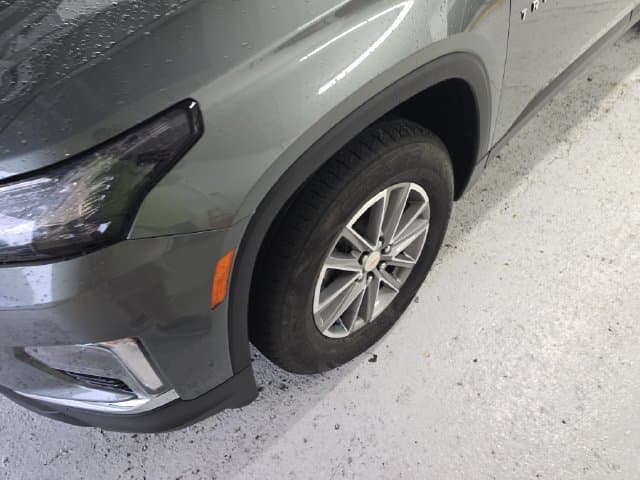 Pre-Owned 2023 Chevrolet Traverse LT - photo - 8