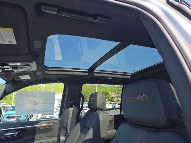 New 2026 Chevrolet Suburban High Country - photo - 13