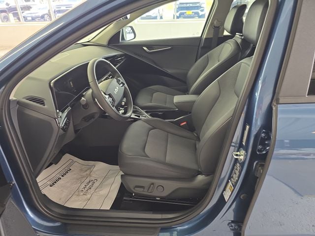 Pre-Owned 2025 Kia Niro EX - photo - 12