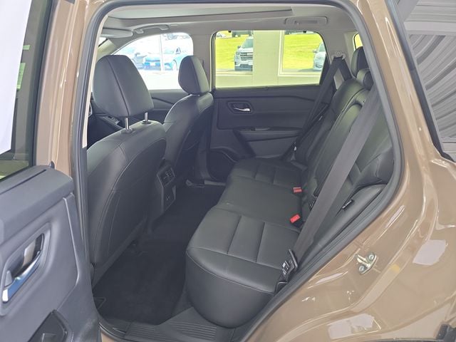Pre-Owned 2024 Nissan Rogue SV - photo - 9