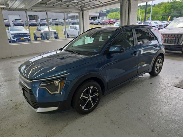 Pre-Owned 2025 Kia Niro EX - photo - 1