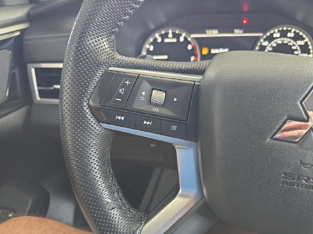 Pre-Owned 2023 Mitsubishi Outlander SE - photo - 18