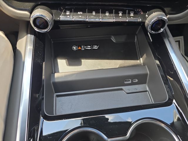 New 2026 Chevrolet Suburban Premier - photo - 20