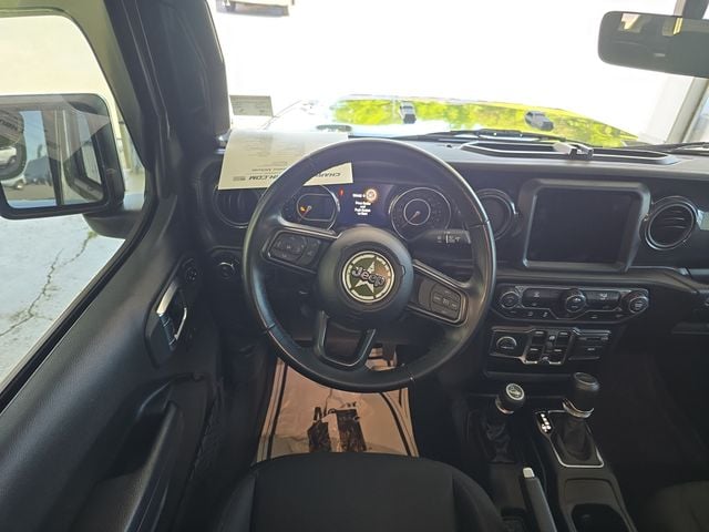 Pre-Owned 2022 Jeep Gladiator Sport - photo - 11