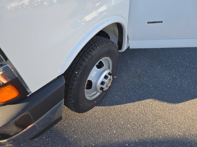 New 2026 Chevrolet Express 3500 Work Van - photo - 9