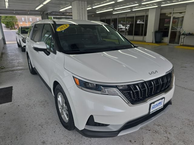Pre-Owned 2024 Kia Carnival LX - photo - 6