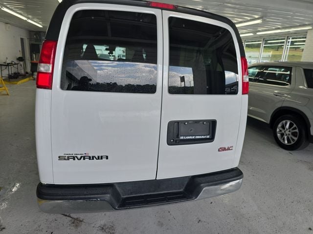 Pre-Owned 2025 GMC Savana 3500 LT - photo - 3