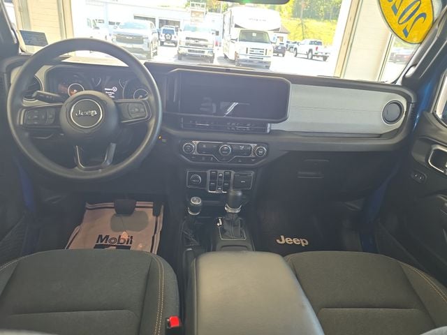Pre-Owned 2025 Jeep Gladiator Nighthawk - photo - 10