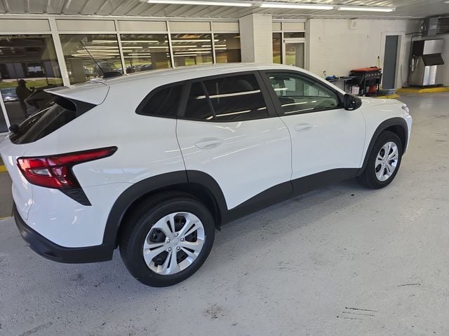 Pre-Owned 2025 Chevrolet Trax LS - photo - 5